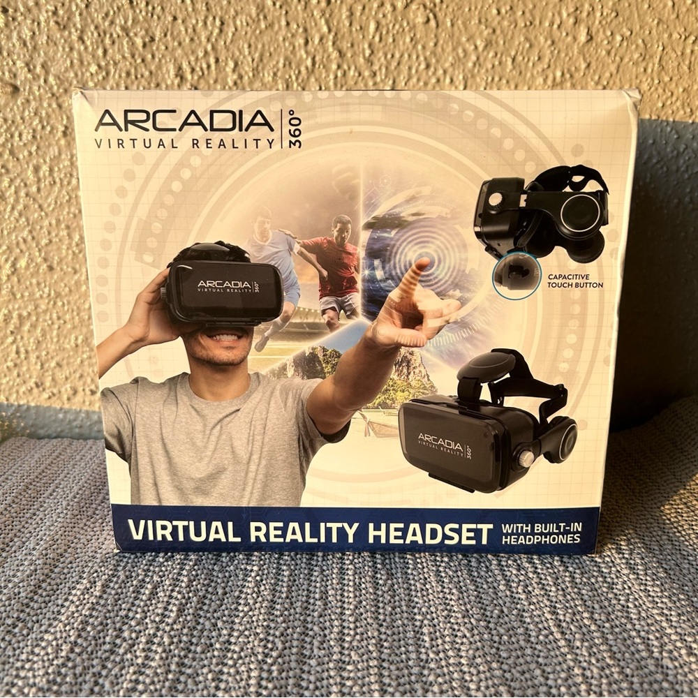 Arcadia Virtual Reality Headset 360 white and black NEW NIB